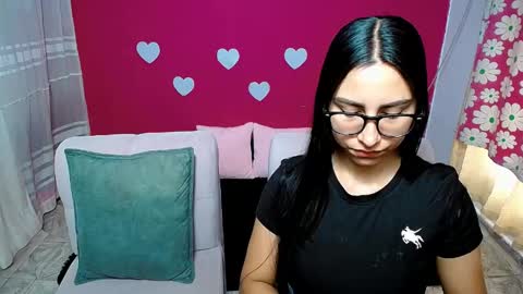 aisha_stacey0410 online show from May 25, 2026, 12:55 pm