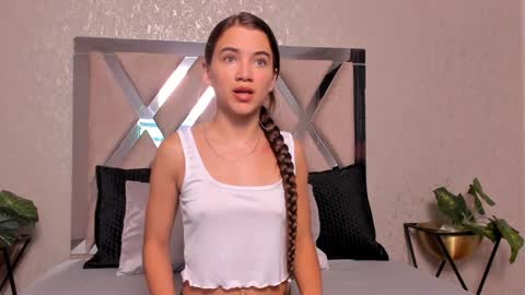 Snapshot of aitana_baker_ chatting on January 10, 2025, 12:58 pm little aitana  online show from January 10, 2025, 12:58 pm