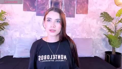 Snapshot of aitana_baker_ chatting on October 20, 2025, 7:36 pm little aitana  online show from October 20, 2025, 7:36 pm