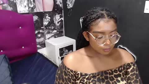 Snapshot of aitanav chatting on June 10, 2026, 12:44 am Aitana online show from June 10, 2026, 12:44 am
