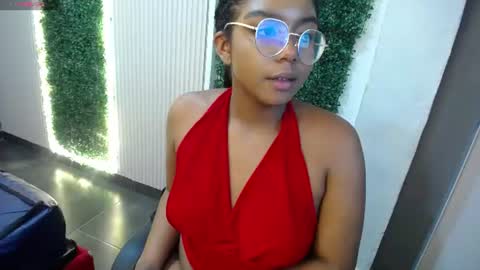 Snapshot of aitanav chatting on June 15, 2026, 2:47 am Aitana online show from June 15, 2026, 2:47 am