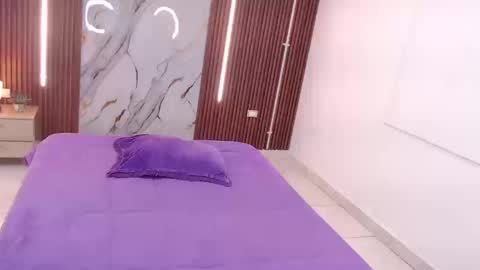 AIXA  online show from October 21, 2025, 12:50 pm