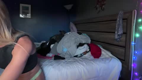 Snapshot of ajmiller25 chatting on April 24, 2026, 2:36 am AJ online show from April 24, 2026, 2:36 am