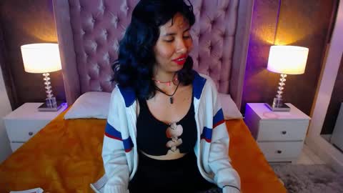 A K A N E  U W U online show from March 7, 2025, 9:18 am