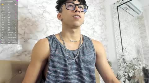 akazaboy online show from December 12, 2024, 4:48 am