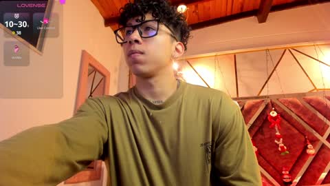 akazaboy online show from December 18, 2024, 3:58 am