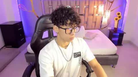 akazaboy online show from March 2, 2025, 4:28 am