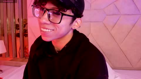 akazaboy online show from May 18, 2026, 5:24 am