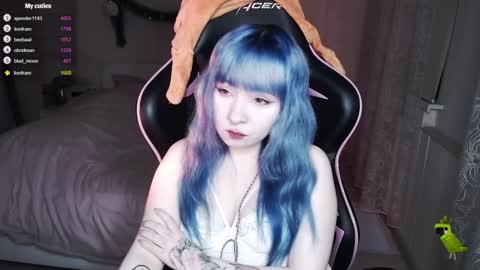 akirahartyx online show from January 4, 2025, 2:35 pm