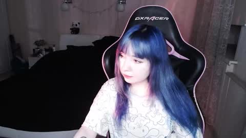 akirahartyx online show from November 21, 2025, 3:44 pm