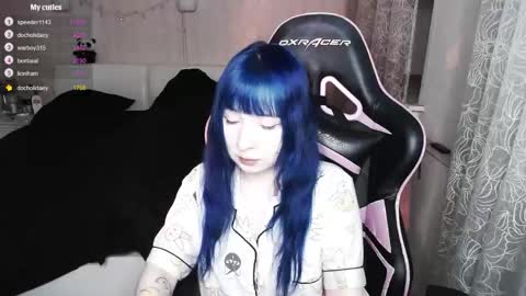 akirahartyx online show from April 17, 2026, 5:27 pm