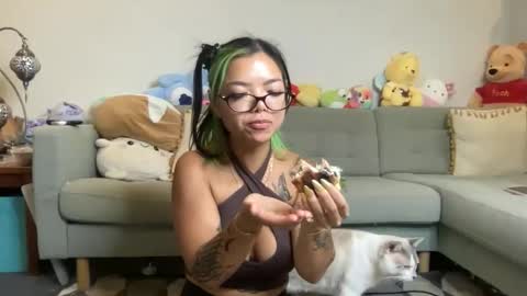 Akira Zay online show from February 6, 2026, 3:33 am