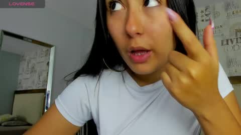Snapshot of alahiacruz1 chatting on May 1, 2026, 7:18 pm A L A H I A online show from May 1, 2026, 7:18 pm