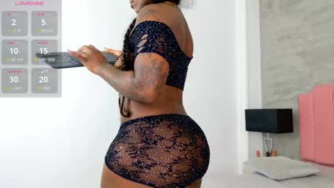 Snapshot of alaia_colins chatting on May 27, 2026, 1:46 am alaia_colins online show from May 27, 2026, 1:46 am