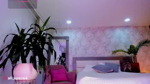 alaiaguerra online show from May 19, 2026, 2:18 am