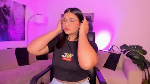 Snapshot of alaiia7 chatting on February 21, 2025, 3:34 am Alaia online show from February 21, 2025, 3:34 am
