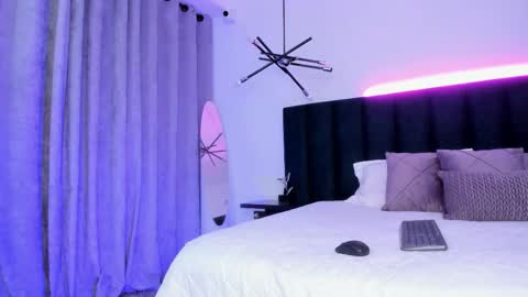 Alaia online show from March 10, 2026, 8:03 pm