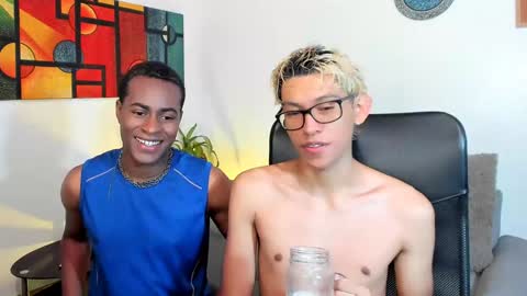 Snapshot of alan_scot chatting on January 10, 2025, 12:27 am Alan and Criss - WE JUST FRIENDS WITH BENEFITS BOTH VERS online show from January 10, 2025, 12:27 am