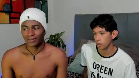 Snapshot of alan_scot chatting on October 22, 2025, 1:39 am Alan and Criss - WE JUST FRIENDS WITH BENEFITS BOTH VERS online show from October 22, 2025, 1:39 am
