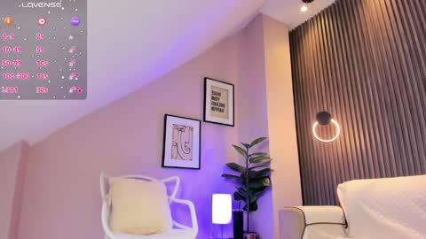 Snapshot of alana__rossetti chatting on April 4, 2026, 12:46 pm Alana online show from April 4, 2026, 12:46 pm