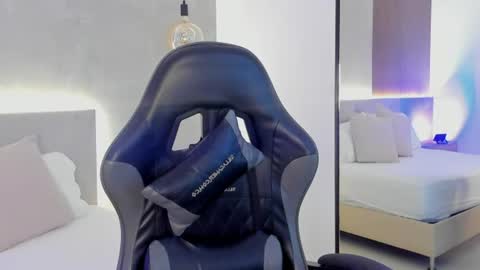 M E L I online show from June 9, 2026, 2:28 pm
