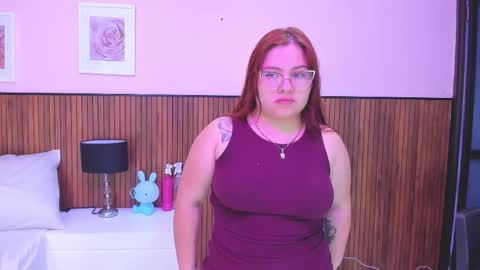 Snapshot of alana_glasses chatting on September 9, 2025, 11:54 am Alana online show from September 9, 2025, 11:54 am