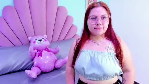 Snapshot of alana_glasses chatting on September 12, 2025, 12:16 pm Alana online show from September 12, 2025, 12:16 pm