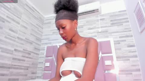 Snapshot of alana_roos chatting on December 21, 2024, 5:29 pm Alana online show from December 21, 2024, 5:29 pm