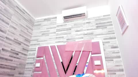 Snapshot of alana_roos chatting on January 24, 2025, 6:56 pm Alana online show from January 24, 2025, 6:56 pm