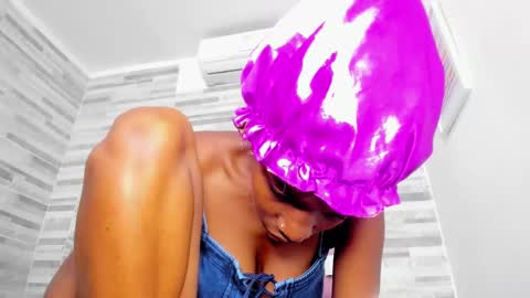 Snapshot of alana_roos chatting on February 21, 2025, 6:37 pm Alana online show from February 21, 2025, 6:37 pm