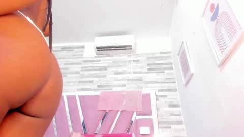 Snapshot of alana_roos chatting on February 27, 2025, 6:31 pm Alana online show from February 27, 2025, 6:31 pm