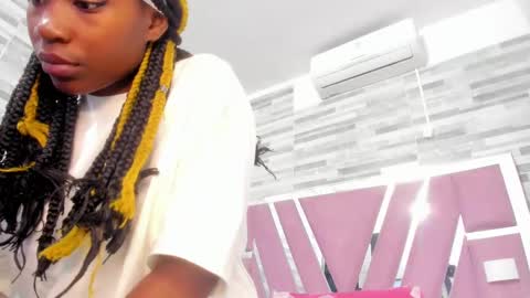Snapshot of alana_roos chatting on March 1, 2025, 6:43 pm Alana online show from March 1, 2025, 6:43 pm