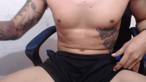 Snapshot of alanmuscle08 chatting on June 17, 2026, 2:51 pm alanmuscle08 online show from June 17, 2026, 2:51 pm