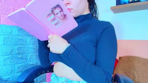 Snapshot of alanna_love02 chatting on February 4, 2026, 3:23 am Alanna online show from February 4, 2026, 3:23 am