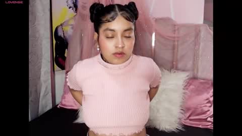 alanna_noa online show from April 25, 2026, 3:42 am