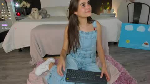 Snapshot of alannarusselll chatting on May 20, 2026, 8:04 pm Alanna Cute Russell online show from May 20, 2026, 8:04 pm