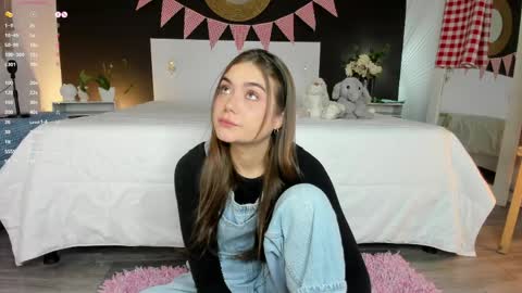 Snapshot of alannarusselll chatting on June 3, 2026, 8:36 pm Alanna Cute Russell online show from June 3, 2026, 8:36 pm