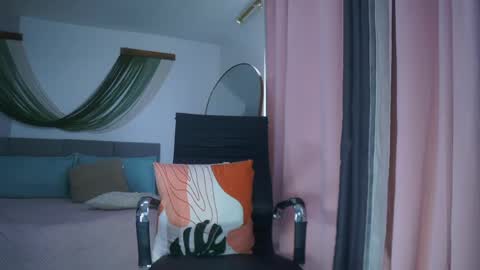 Snapshot of alannathomson chatting on June 4, 2026, 9:43 pm alannathomson online show from June 4, 2026, 9:43 pm
