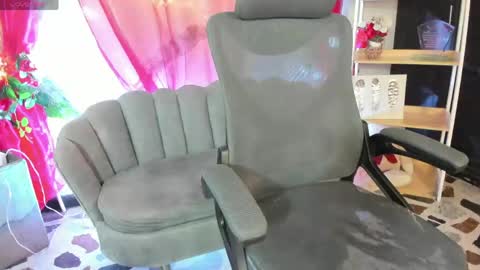 Snapshot of alaskaflowers_ chatting on May 9, 2026, 4:39 am Alaska online show from May 9, 2026, 4:39 am