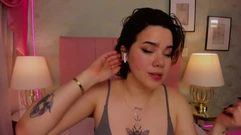 albaandthayron online show from February 6, 2025, 9:17 pm