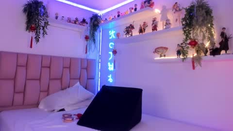 albaandthayron online show from March 11, 2025, 8:20 pm