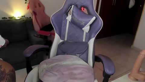 Snapshot of ale_petitee chatting on February 8, 2025, 4:36 am alexa online show from February 8, 2025, 4:36 am