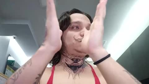 Snapshot of alec_lawrence chatting on December 5, 2024, 11:27 am Juan de Dios Independent Model online show from December 5, 2024, 11:27 am