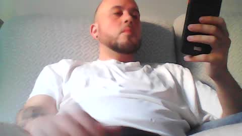 Snapshot of aleeexxxx4u chatting on June 17, 2026, 7:44 am aleeexxxx4u online show from June 17, 2026, 7:44 am