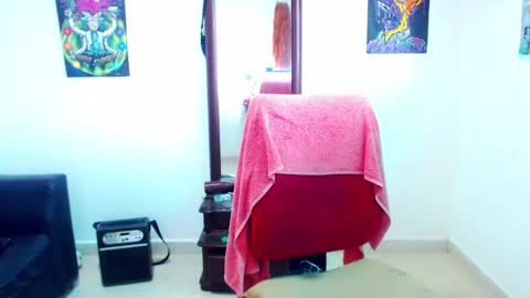 Snapshot of aleja2530 chatting on October 29, 2025, 6:53 pm aleja online show from October 29, 2025, 6:53 pm