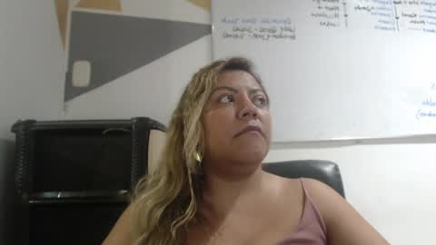 Snapshot of aleja_lollipop chatting on May 11, 2026, 5:54 pm Aleja online show from May 11, 2026, 5:54 pm