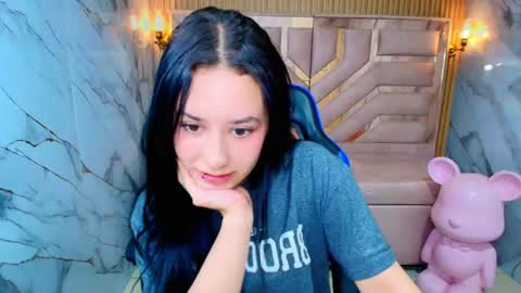 Snapshot of aleja_r_ chatting on June 12, 2026, 8:19 pm Aleja online show from June 12, 2026, 8:19 pm