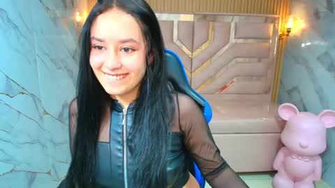 Snapshot of aleja_r_ chatting on June 16, 2026, 7:27 pm Aleja online show from June 16, 2026, 7:27 pm