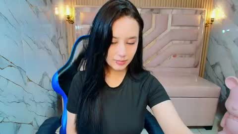 Snapshot of aleja_r_ chatting on June 25, 2026, 8:13 pm Aleja online show from June 25, 2026, 8:13 pm