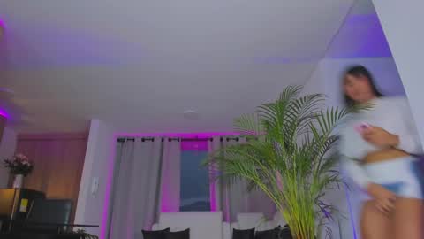 A L E J A N D R A online show from February 28, 2025, 11:23 pm